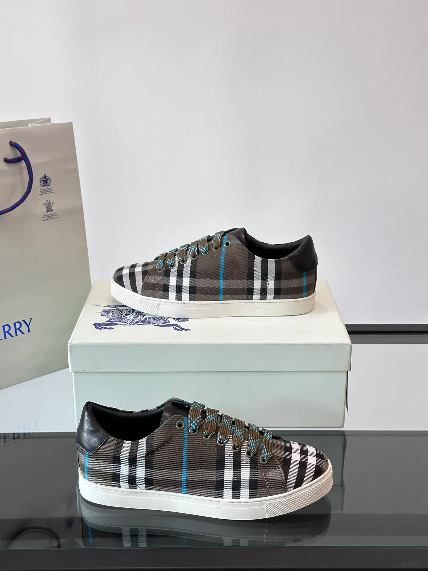 Men's shoes 💰p380 "Burberr＊" men's classic low-top sneakers, reinterpreted with Vintage retro plaid cotton and cowhide materials, decorated with a new brand logo. First-layer sheepskin lining, embossed Burberry lettering logo on the heel, T men's shoes 💰pU original outsole! Size: 38-44 (38.45 customized)